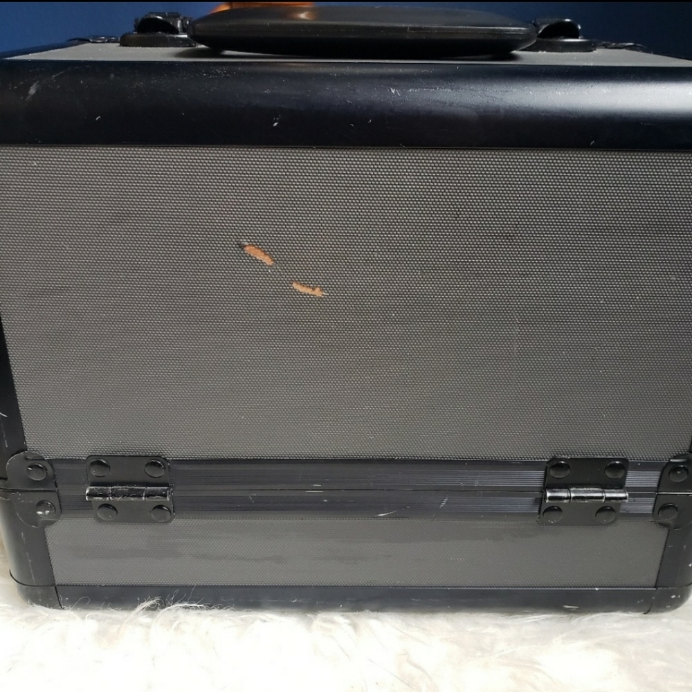 MAC Cosmetics Training Case - Picture 3 of 5